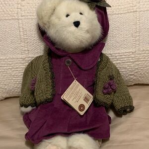 This is the Boyd’s bear  Bordeaux wine collection Bears